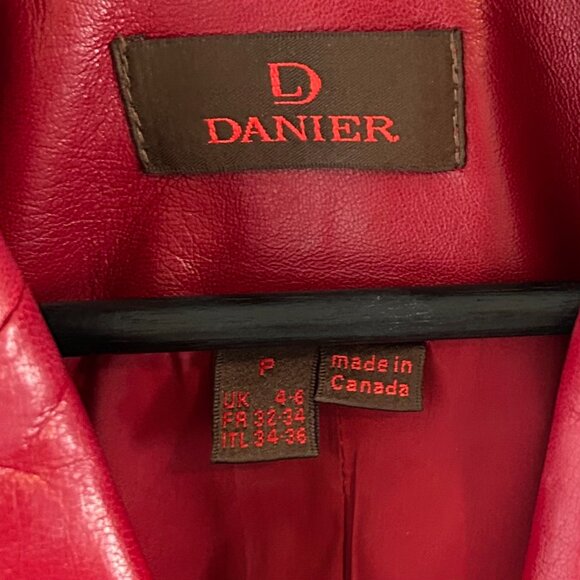 Danier Red Leather Blazer – Made in Canada (Size P / XS-S) - Picture 5 of 5